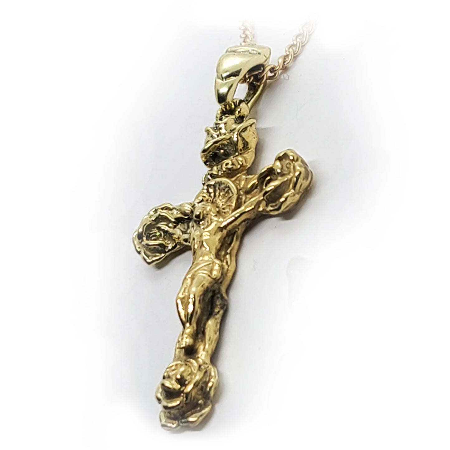 Crossing Jesus Christ with Roses 18kt Gold Pendant
