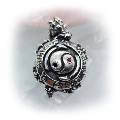 Dragon with Yin Yang the Legend Silver Ring