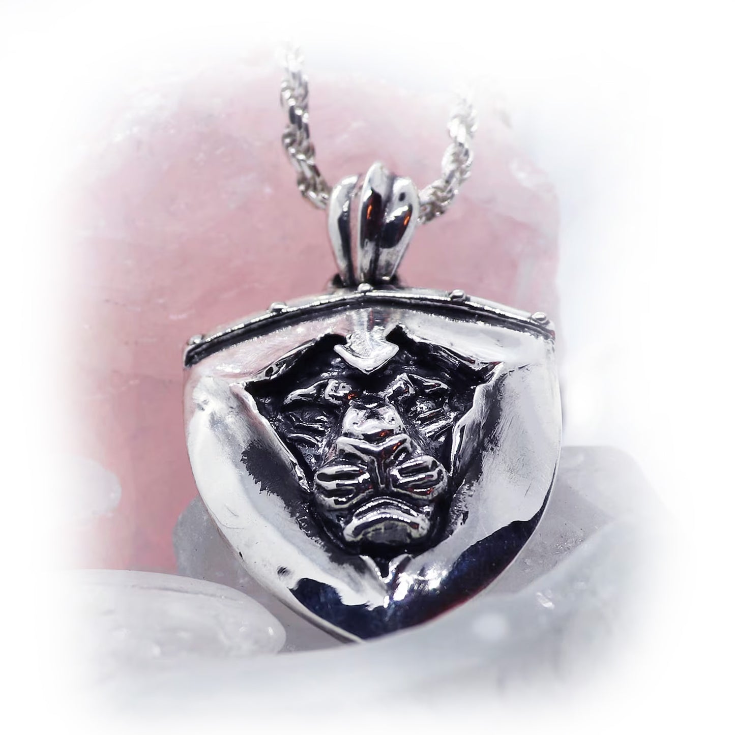 Lion Shield Braked sterling Silver Pendant
