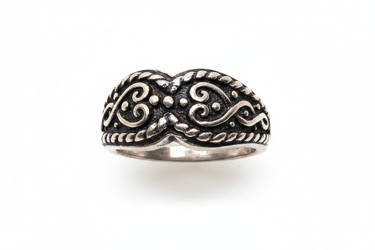 Vintage Classic Design Sterling Silver Ring V4