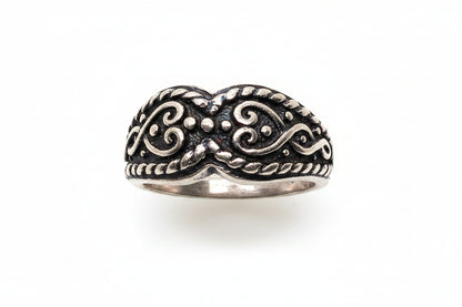 Vintage Classic Design Sterling Silver Ring V4